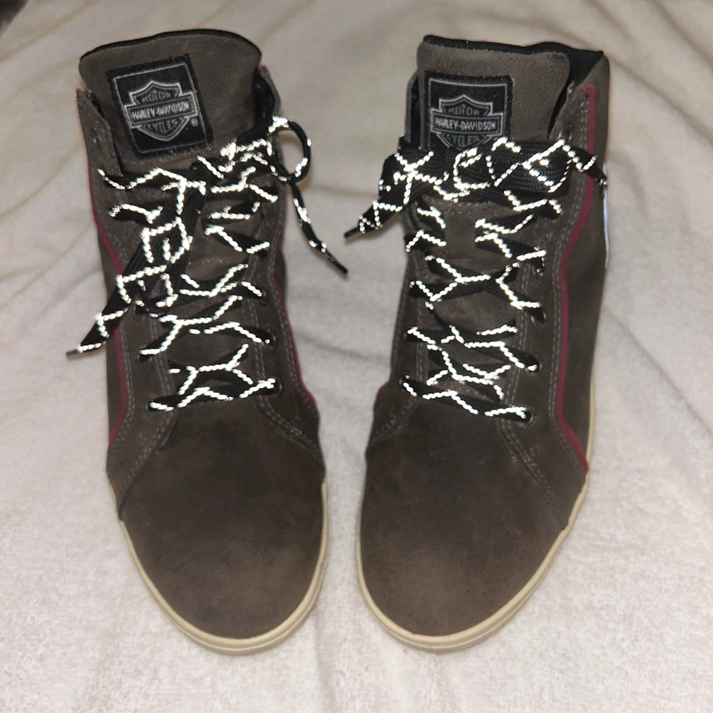 Holly Davidson riding tennis shoes excellent condition super comfortable